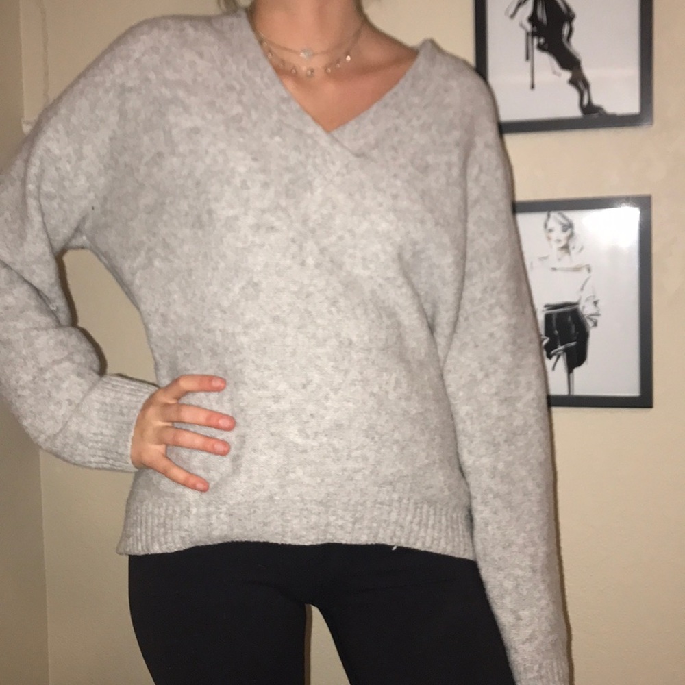 H&M Light Grey V-Neck Sweater
